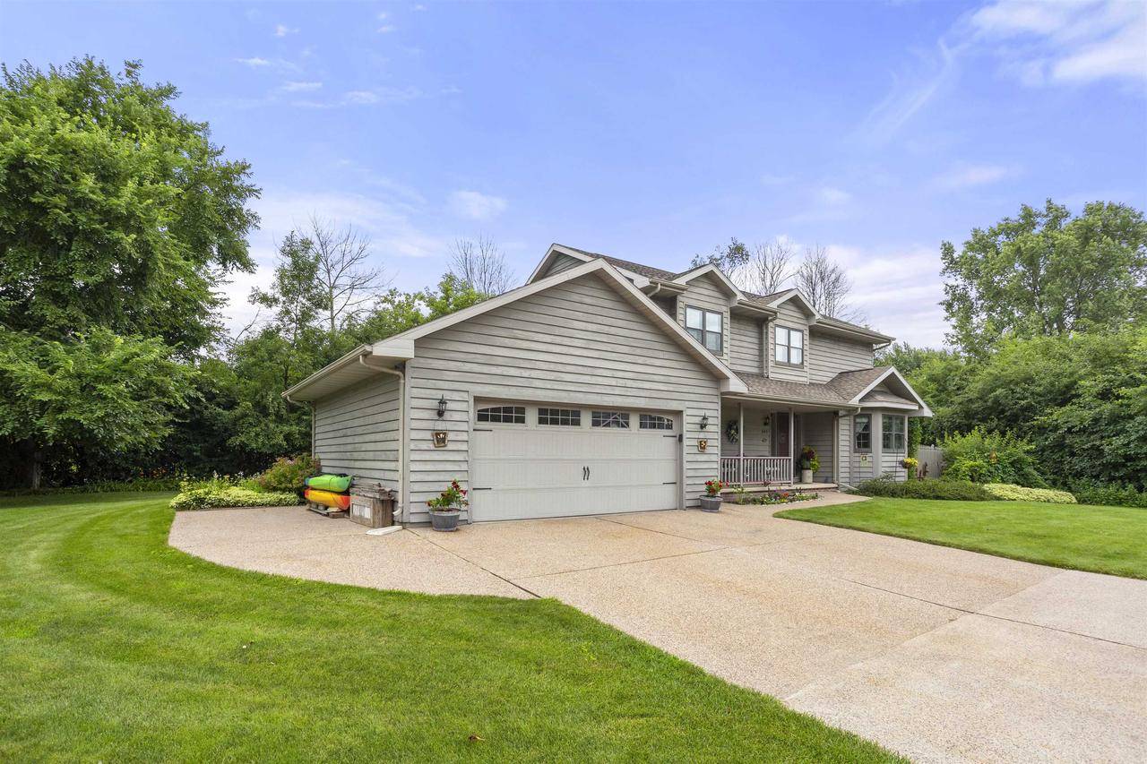 Menasha, WI 54952,845 WOODLAND DRIVE