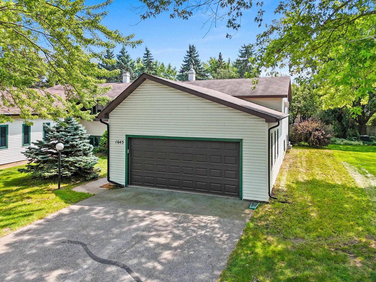 Neenah, WI 54956,1645 TONYA TRAIL