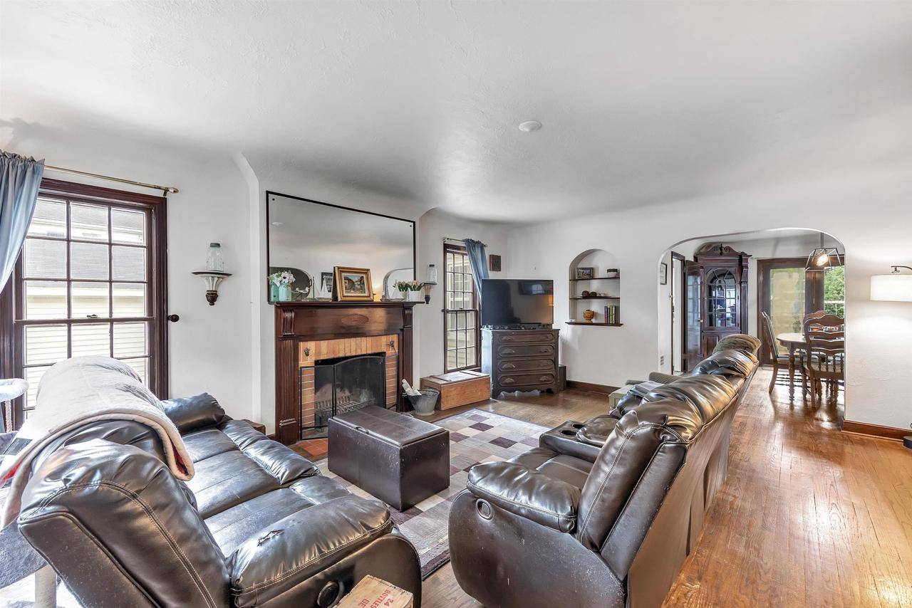 Green Bay, WI 54303,1169 DIVISION STREET