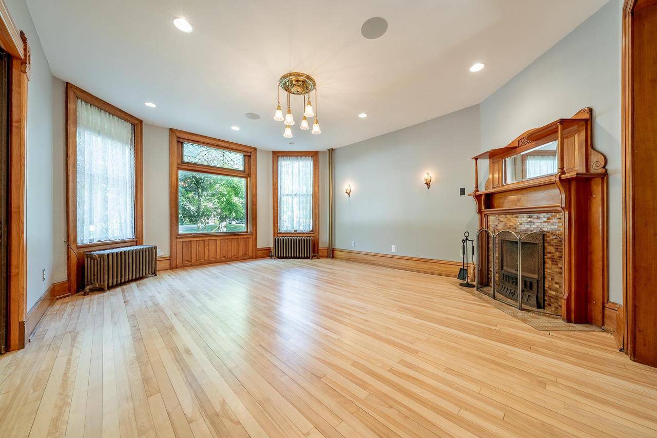 Plymouth, WI 53073,315 COLLINS STREET