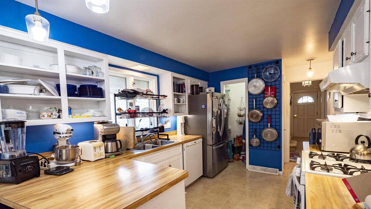 Weyauwega, WI 54983,103 W MAIN STREET