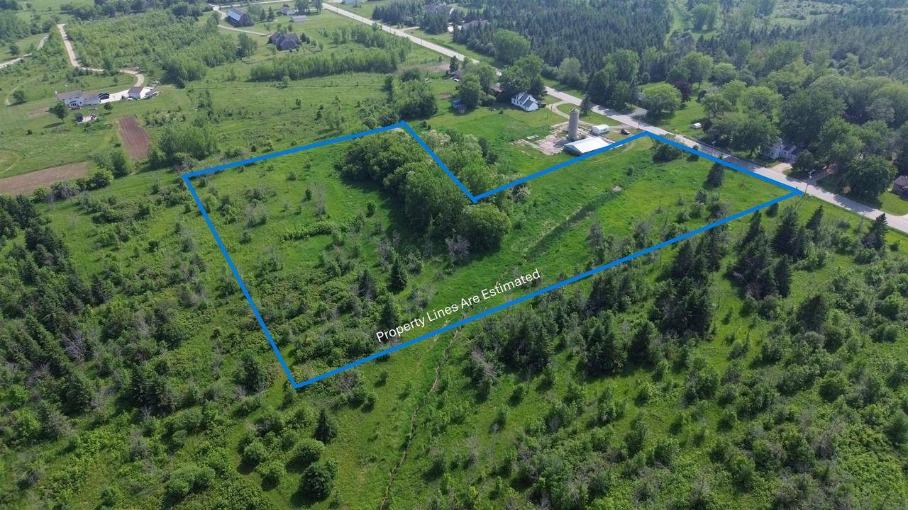 Oshkosh, WI 54902,COUNTY ROAD R