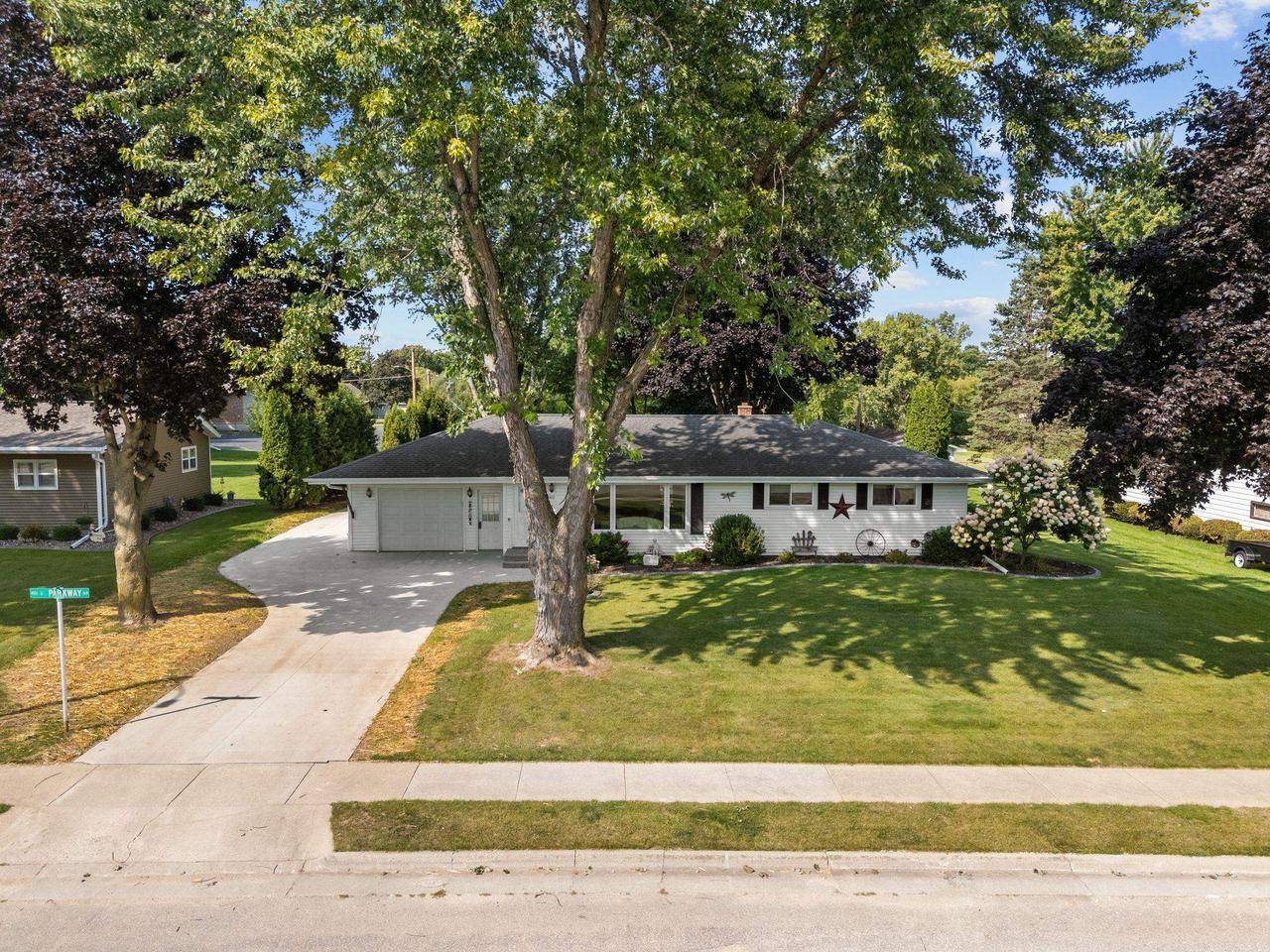 Brillion, WI 54110,401 S PARKWAY DRIVE