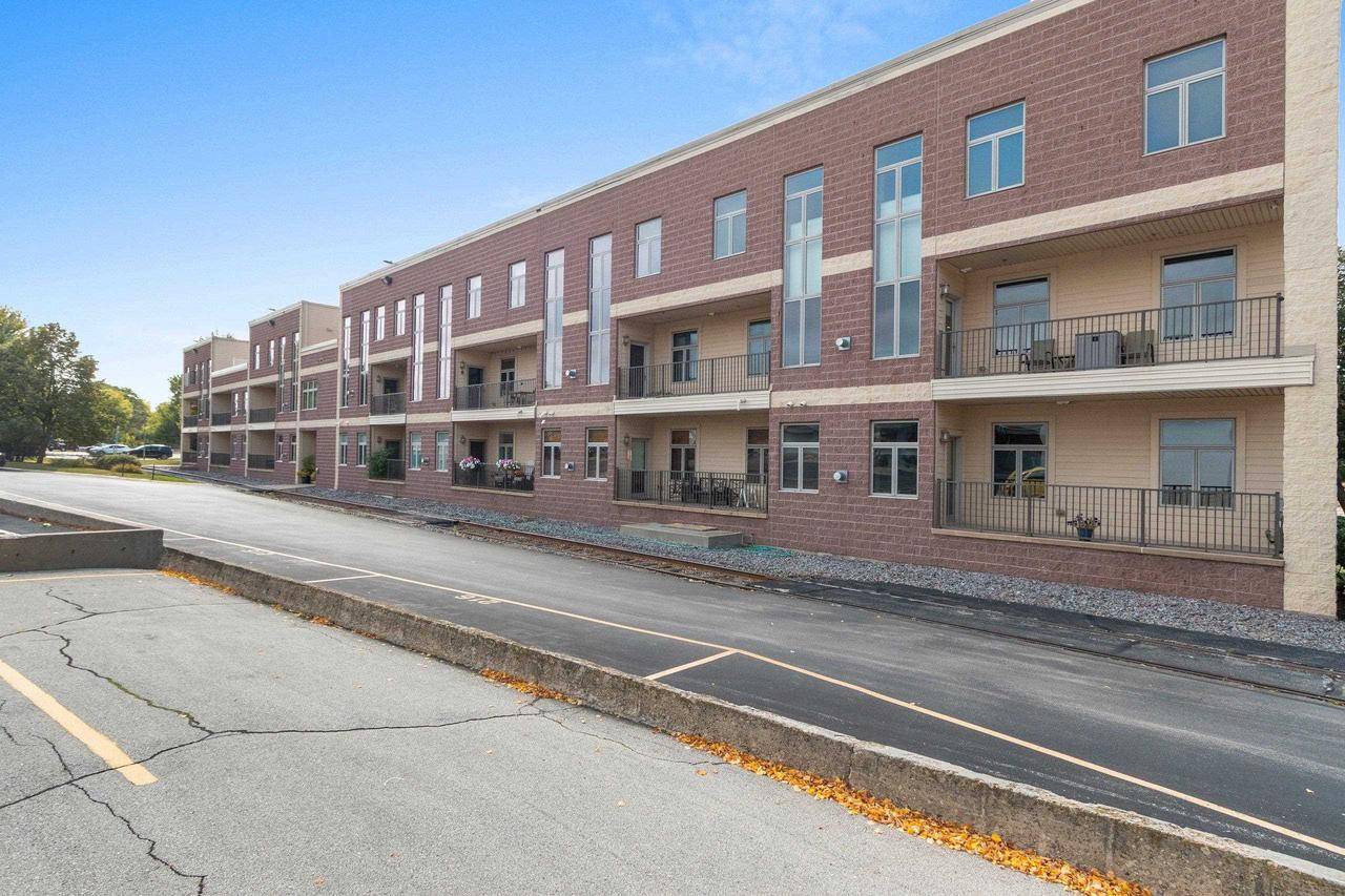 De Pere, WI 54115,555 MAIN AVENUE #111