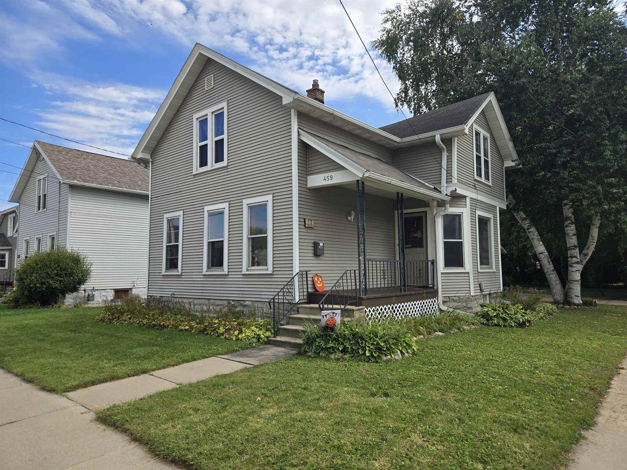 Oshkosh, WI 54902,459 W 17TH AVENUE