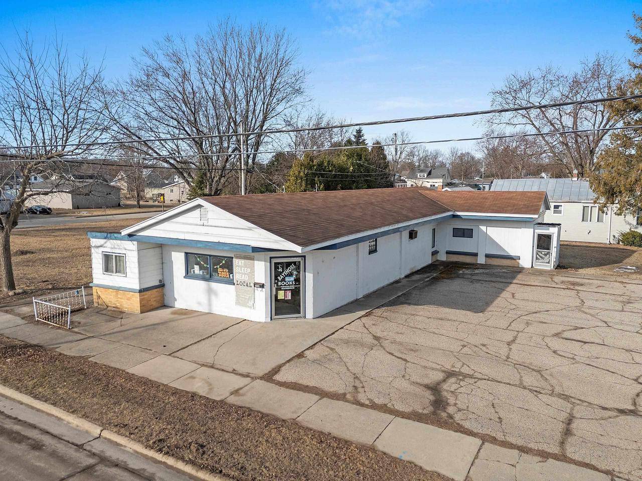 Oconto, WI 54153,302 COLLINS AVENUE