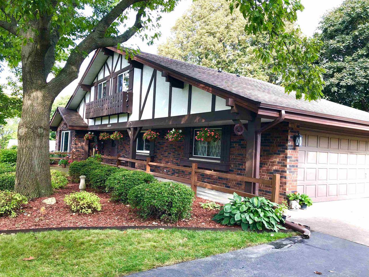 Sussex, WI 53089,N58W26468 MOUNT DU LAC DRIVE