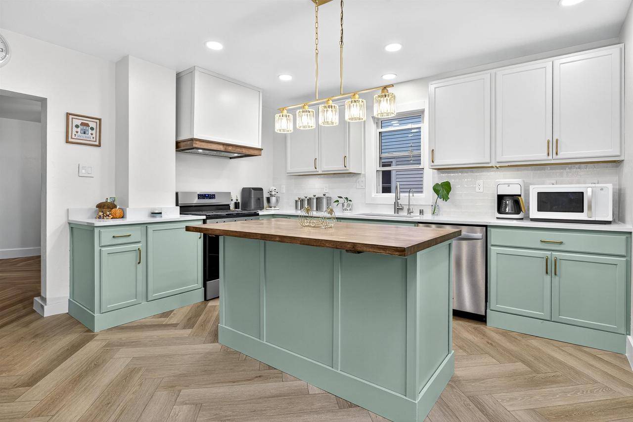 Appleton, WI 54914,1017 W LAWRENCE STREET