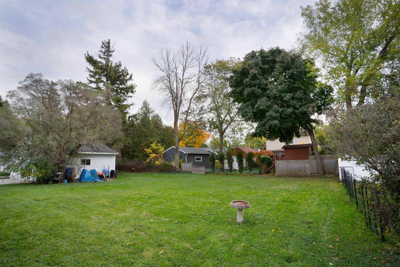 Appleton, WI 54914,1517 W ROGERS AVENUE