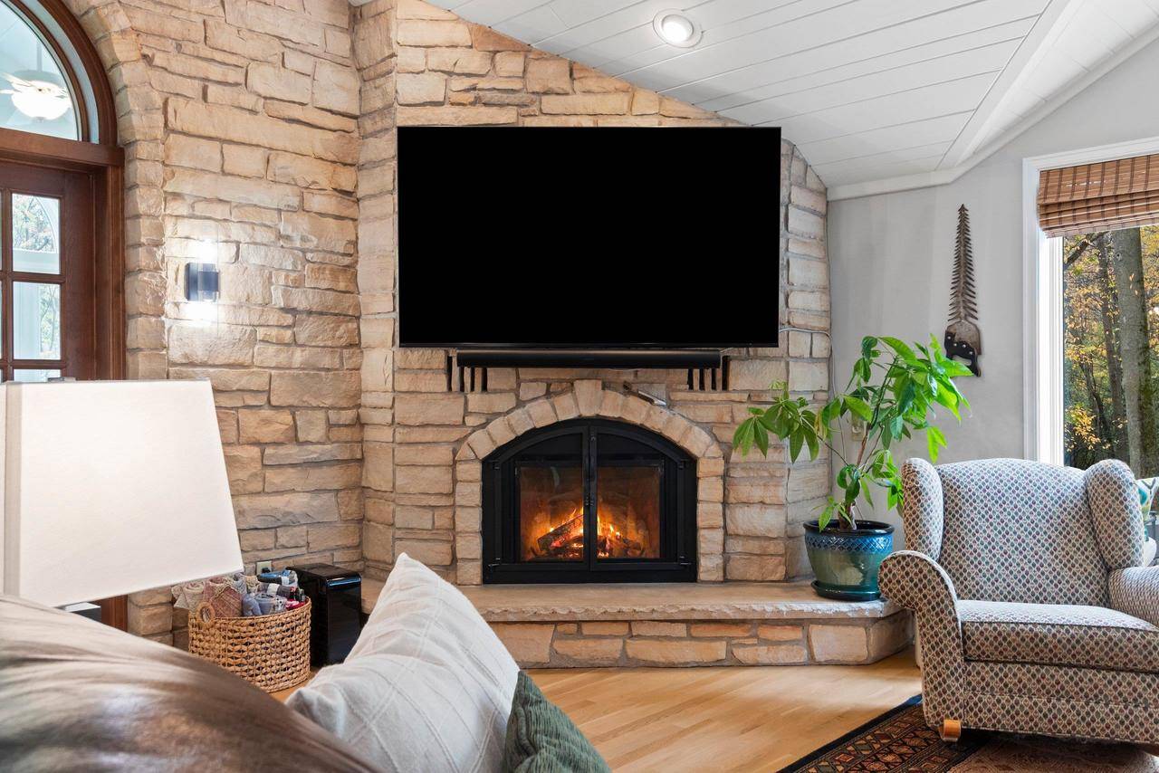 Appleton, WI 54914,133 S PINE COURT