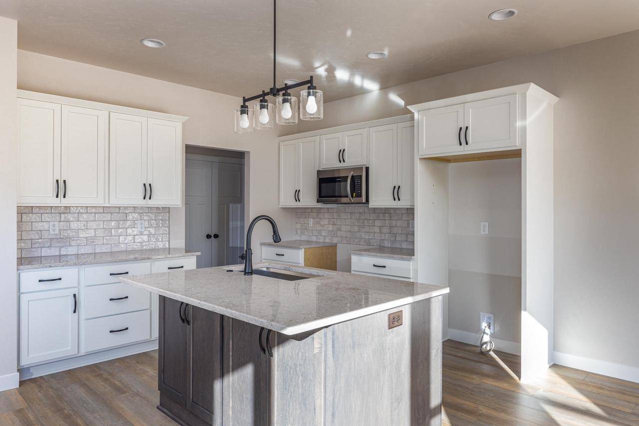 Menasha, WI 54952,1009 LOTUS TRAIL