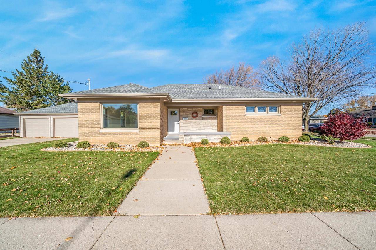 Appleton, WI 54915,2016 E COLLEGE AVENUE