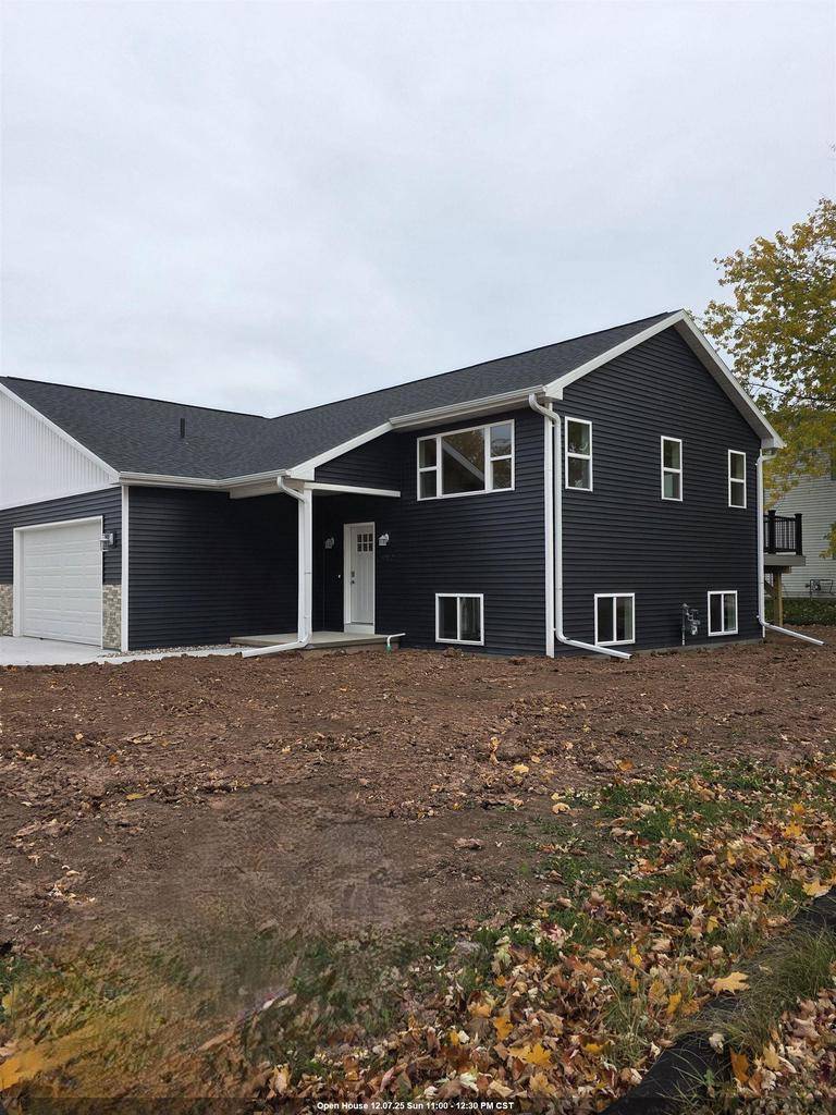 Neenah, WI 54956,982 BYRD AVENUE