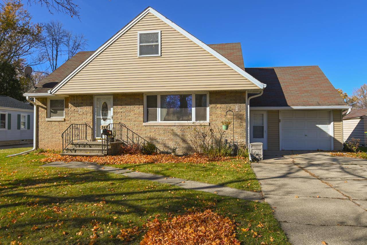 Green Bay, WI 54304,848 REDWOOD DRIVE