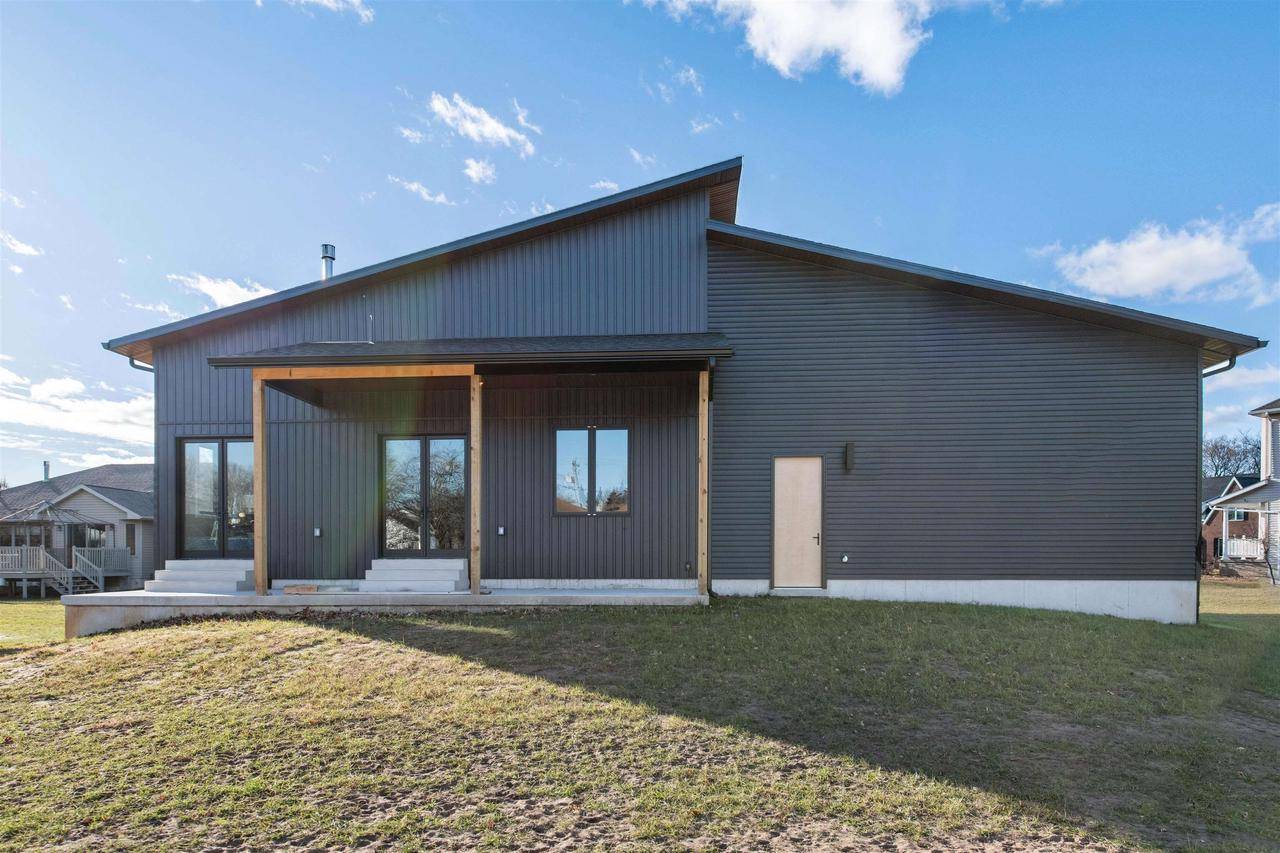 Marinette, WI 54143,2120 TORI LANE