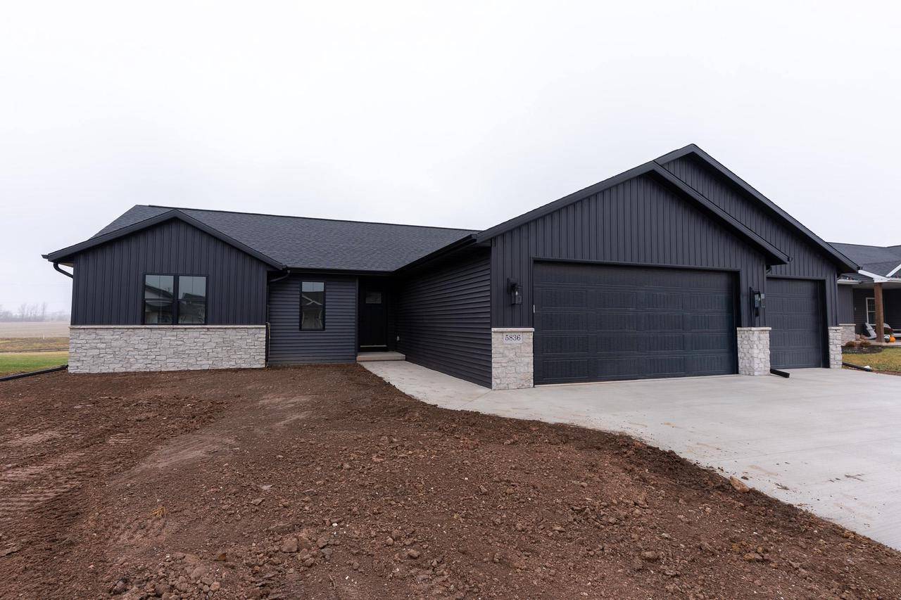 Menasha, WI 54952,W5836 EDGEWOOD DRIVE