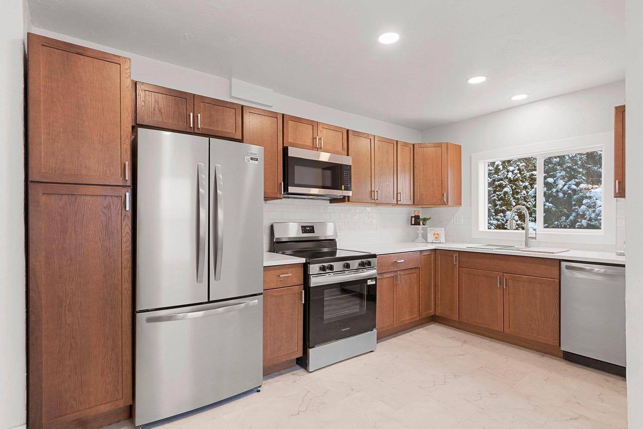 Appleton, WI 54911,611 E PACIFIC STREET