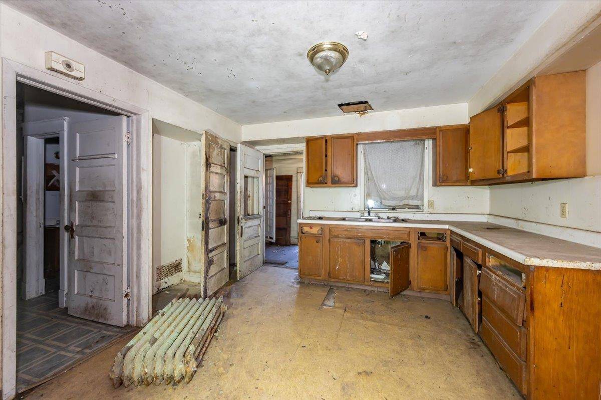 Superior, WI 54880,1217 John Ave