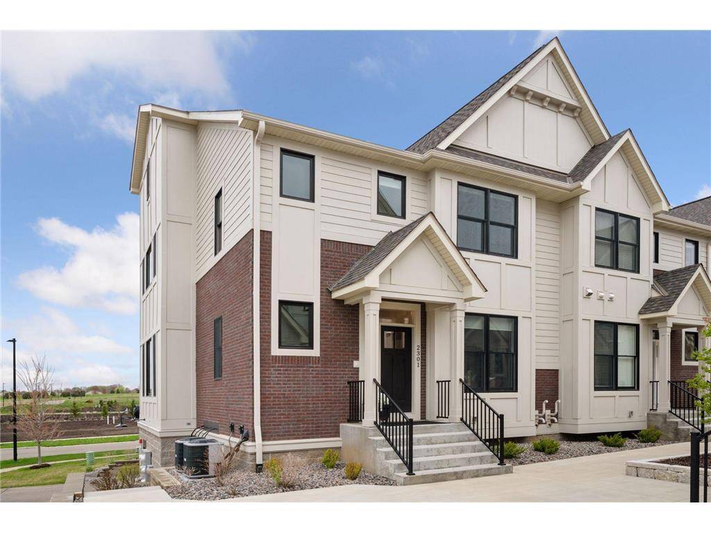 Hudson, WI 54016,2301 Simply Living Lane