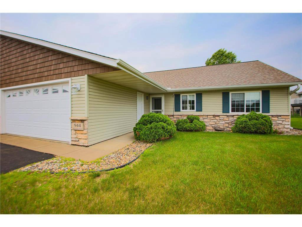 New Richmond, WI 54017,944 West Edge Place #15