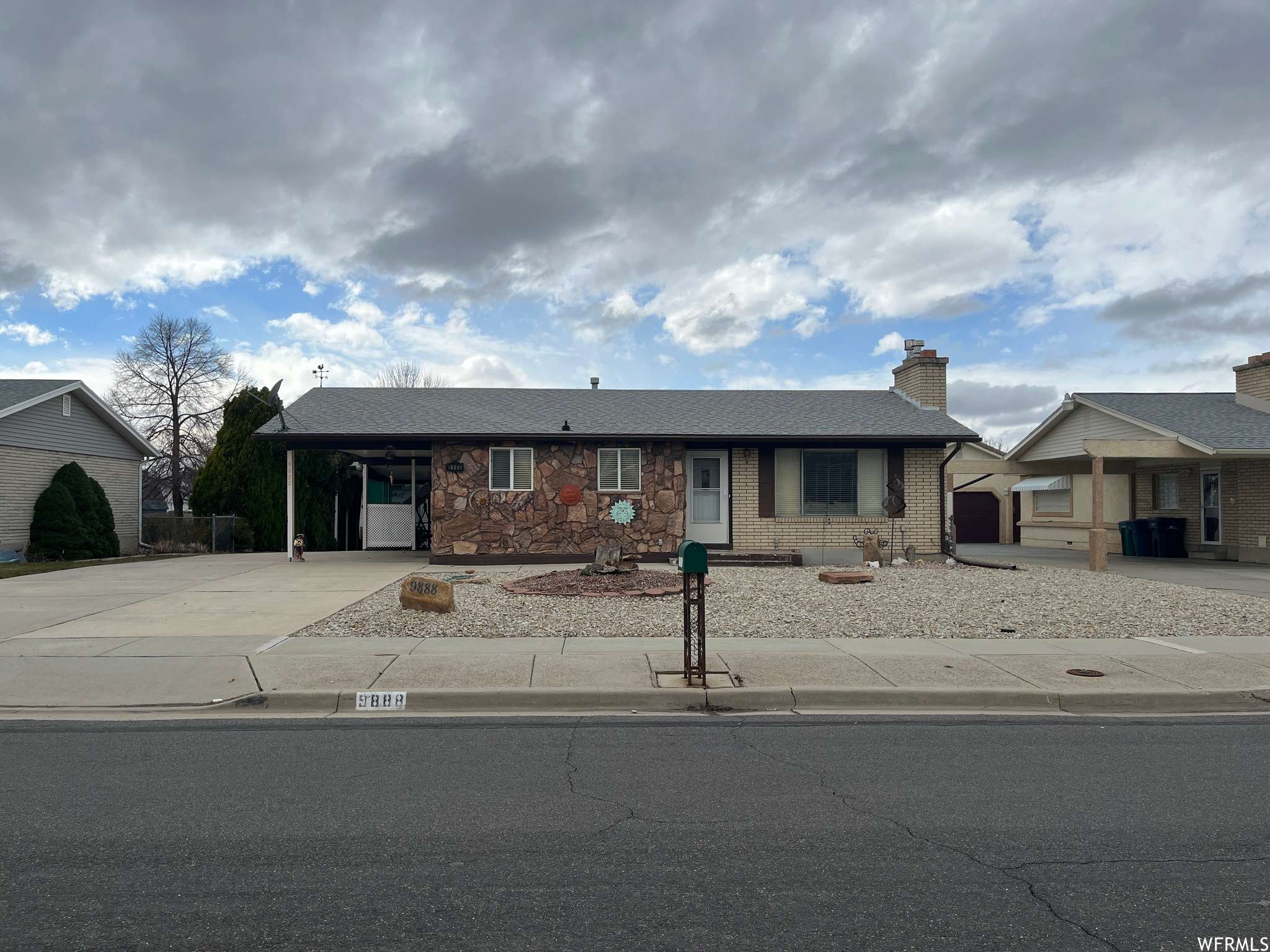 Sandy, UT 84070,9888 S 475 E
