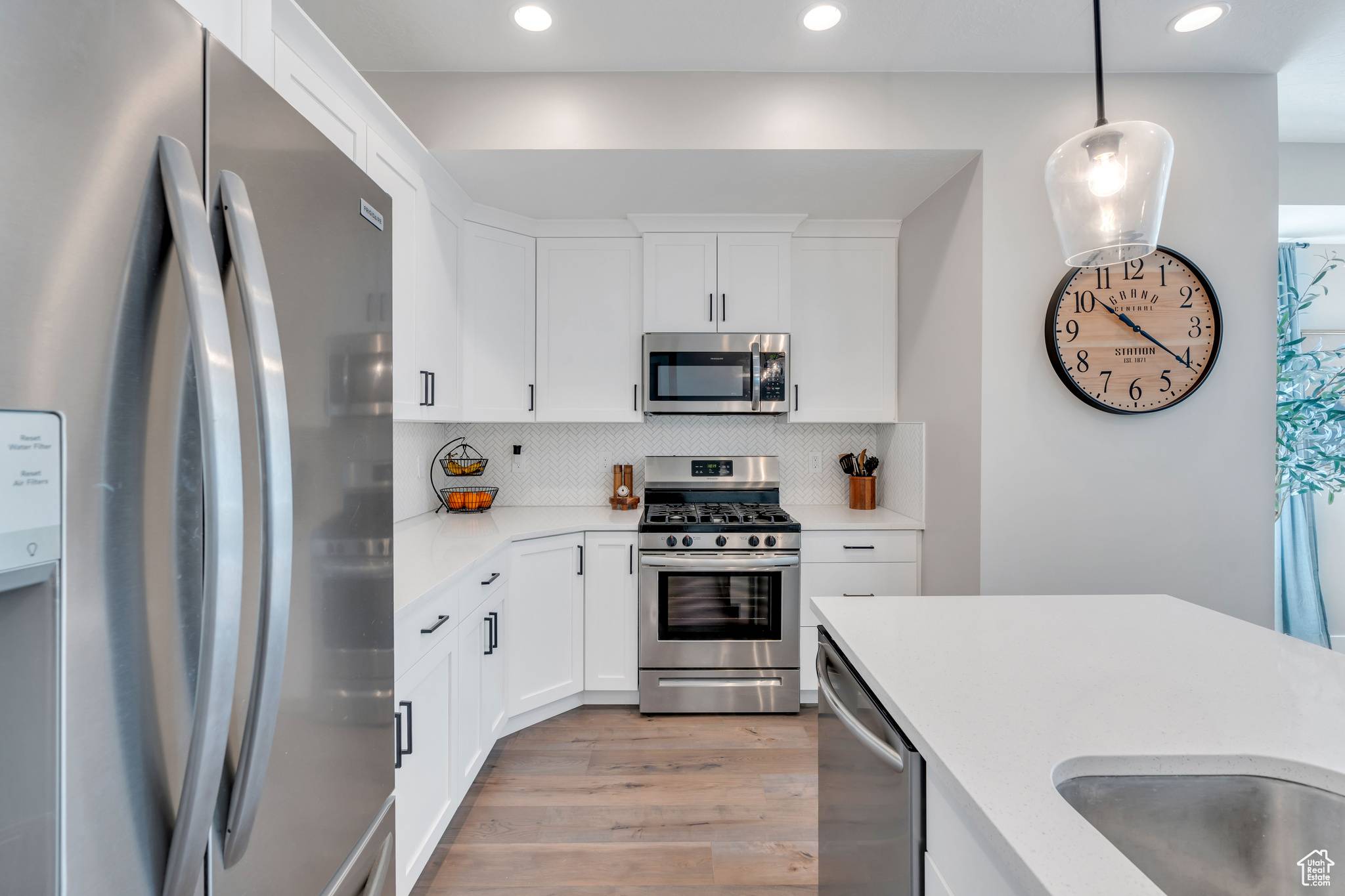 Sandy, UT 84070,123 E ABBEVILLE CT