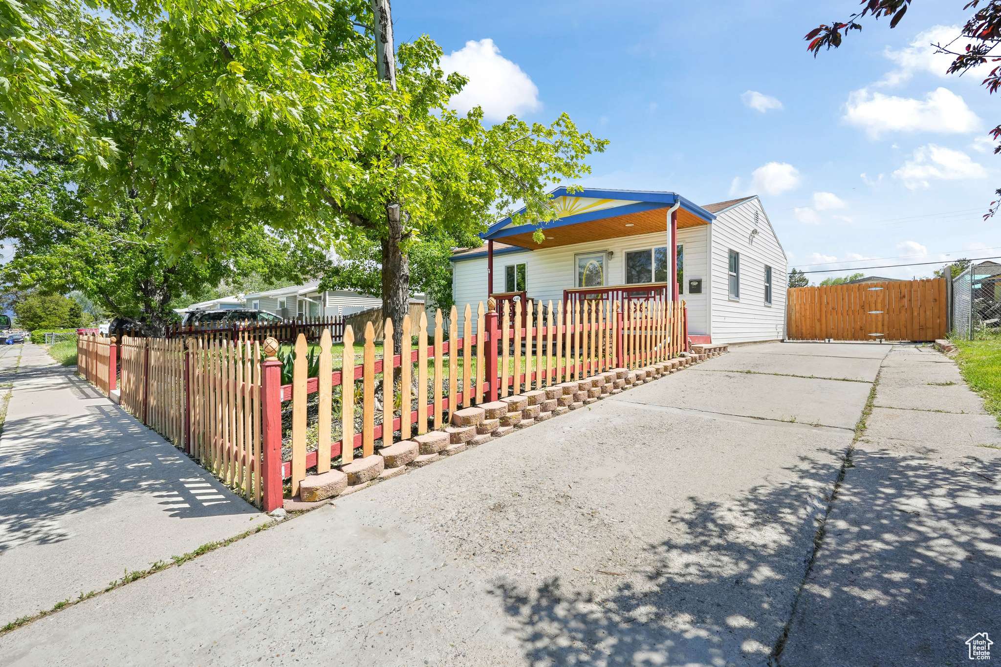 Kearns, UT 84118,4341 W 5655 S