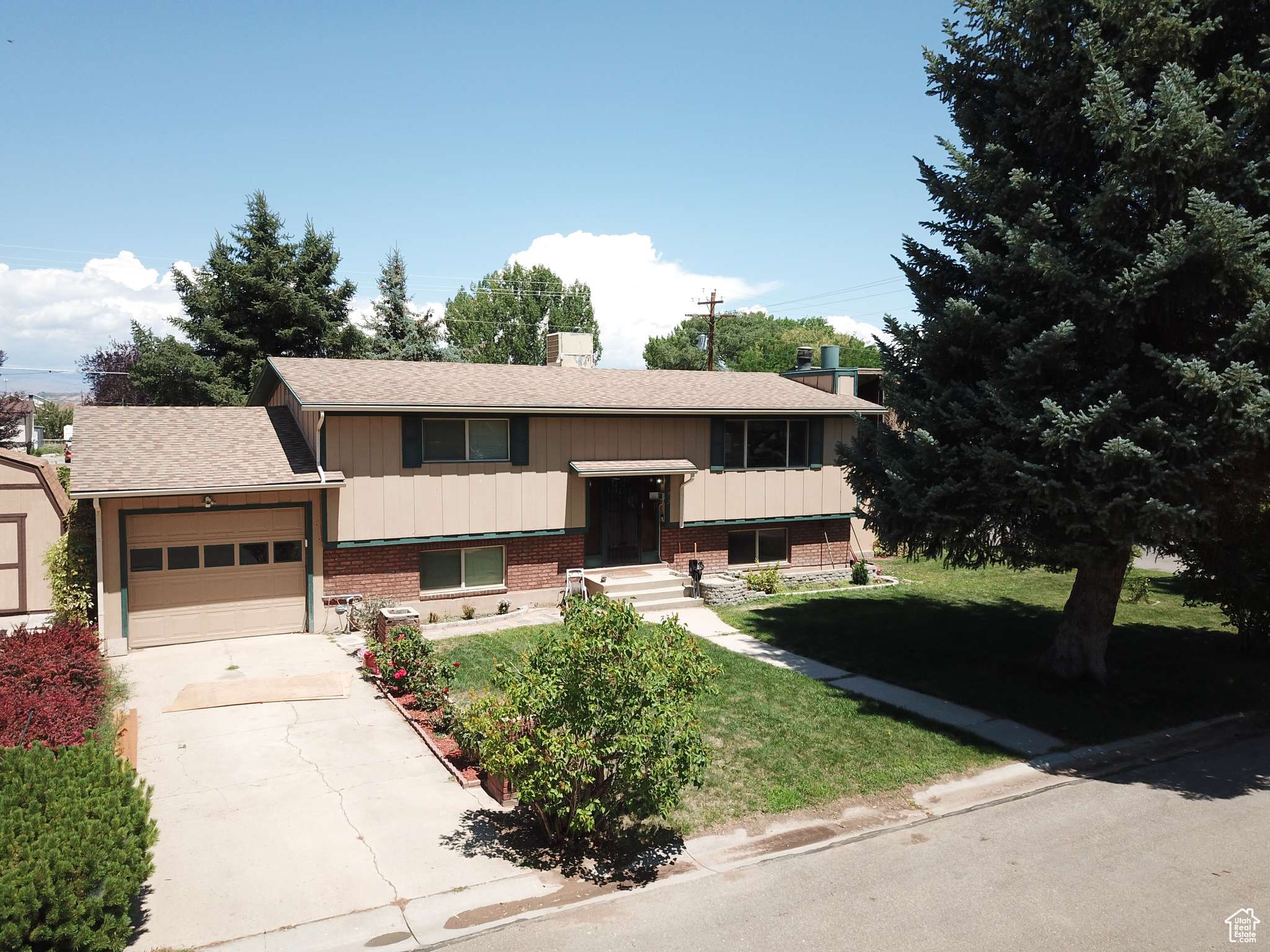 Roosevelt, UT 84066,393 E 650 N