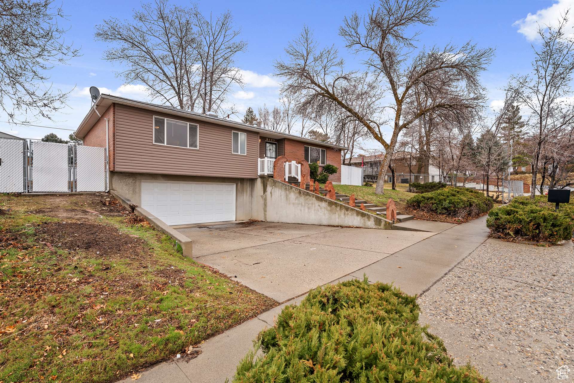 Sandy, UT 84094,8573 S FAYEWAY DR