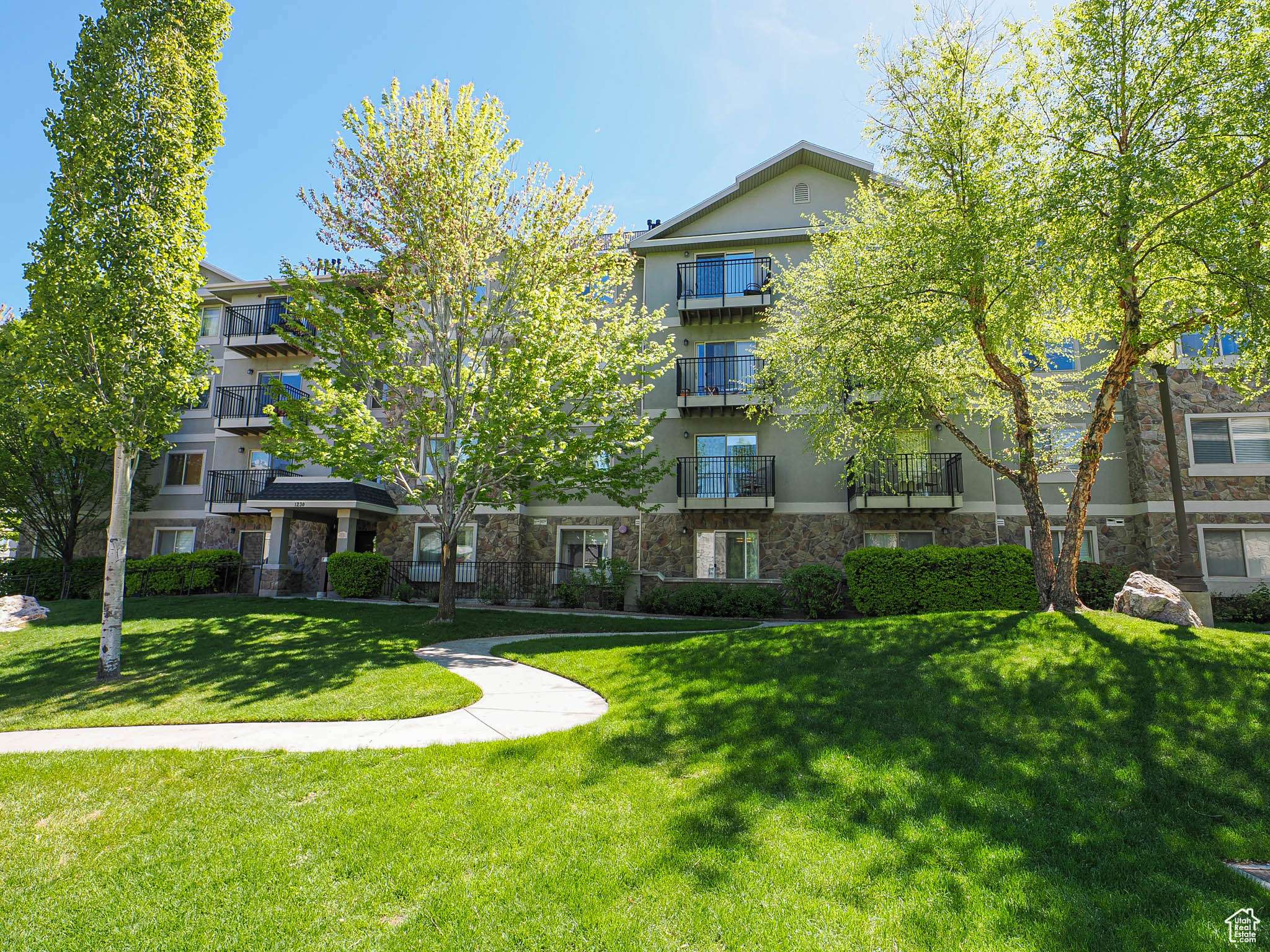 Salt Lake City, UT 84121,1230 E PRIVET DR #214