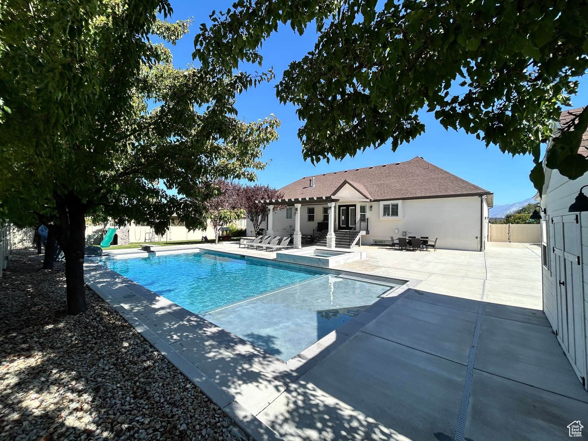 South Jordan, UT 84009,10124 S AUTUMN BREEZE LN W