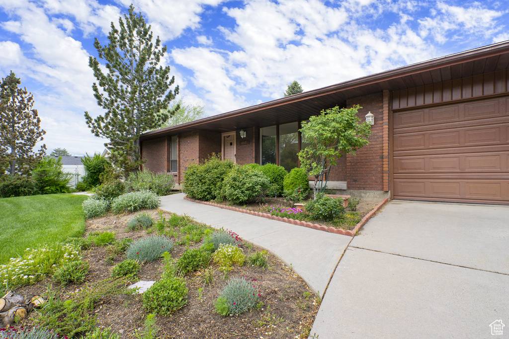 Sandy, UT 84092,10174 S MILLBURY WAY E