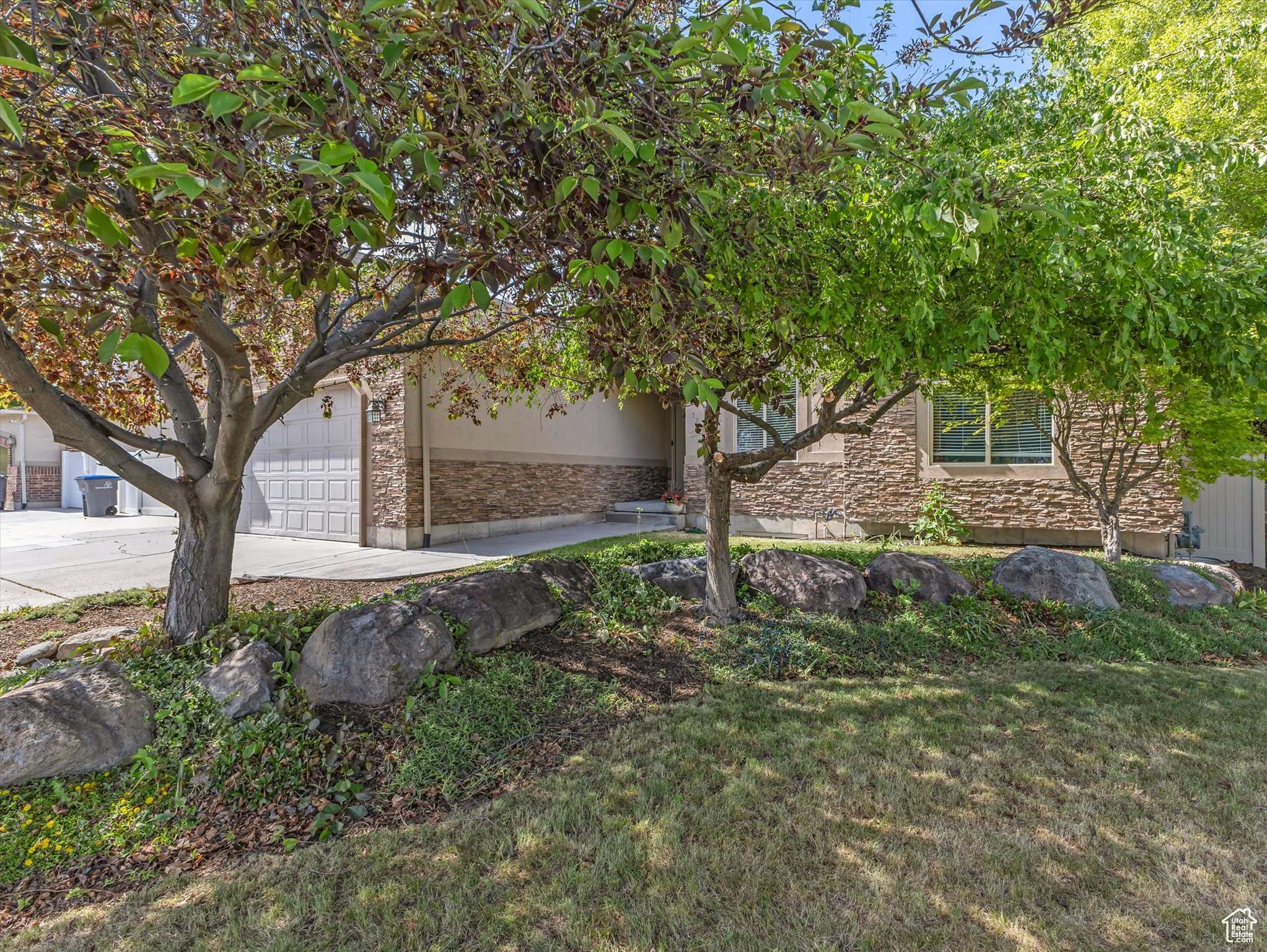 South Jordan, UT 84009,5842 W GOLD STONE DR