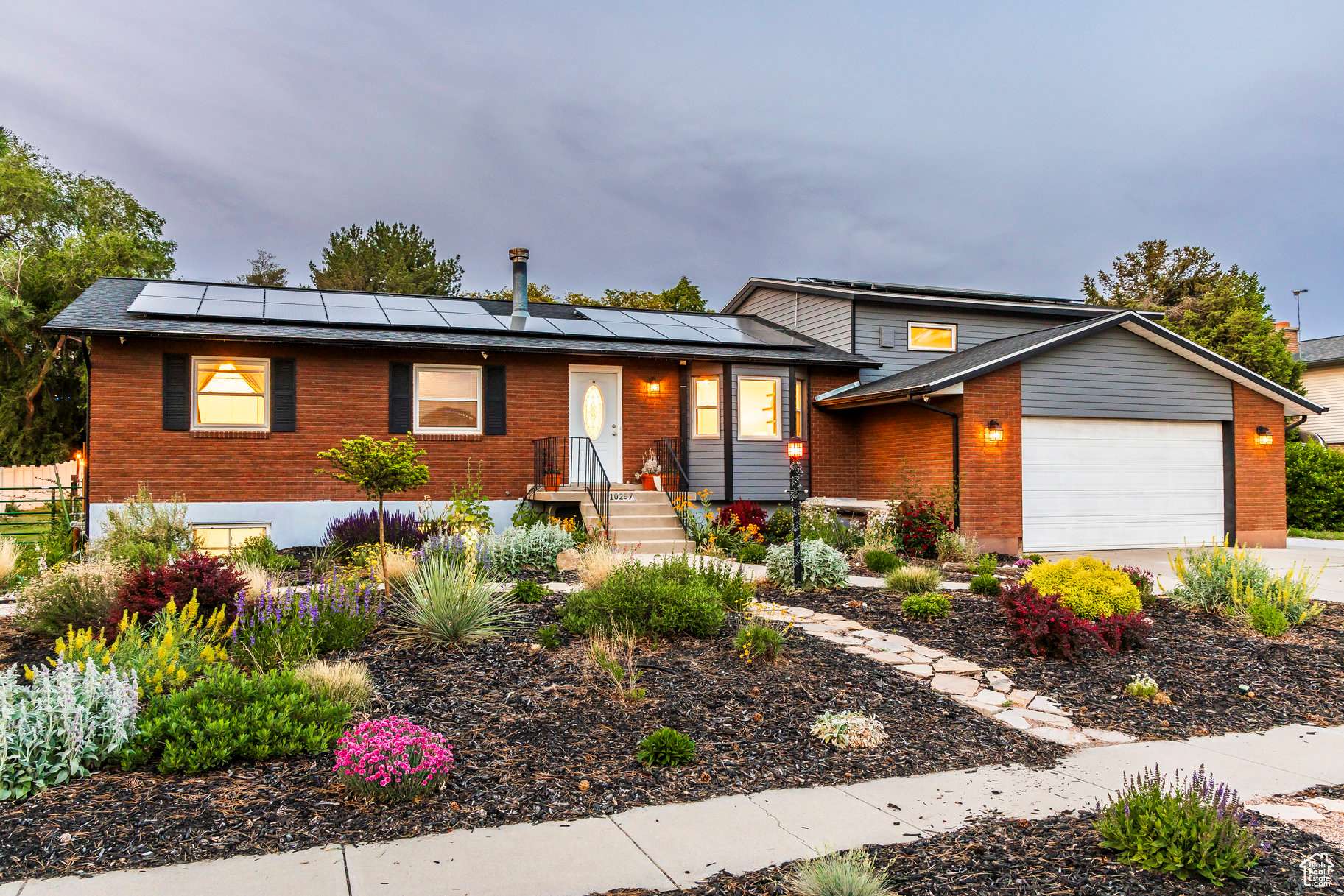 Sandy, UT 84070,10297 S WEEPING WILLOW DR E