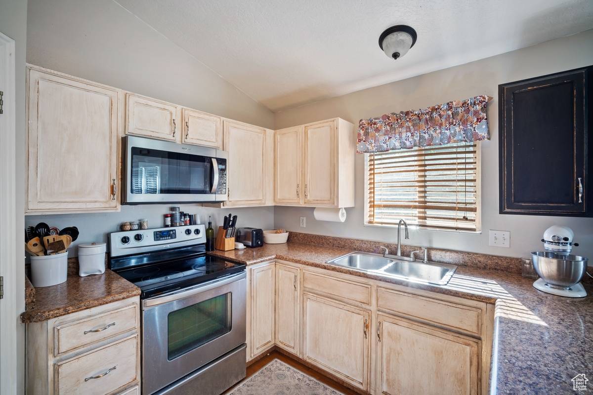 Smithfield, UT 84335,347 S 530 E