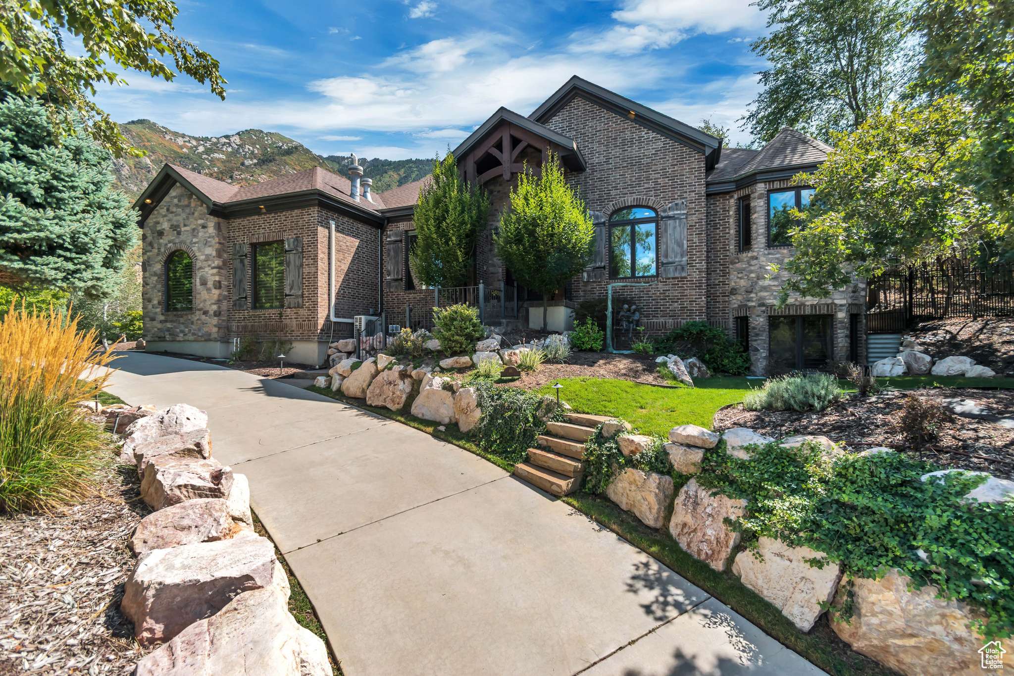 Sandy, UT 84092,46 E LONE HOLLOW DR S