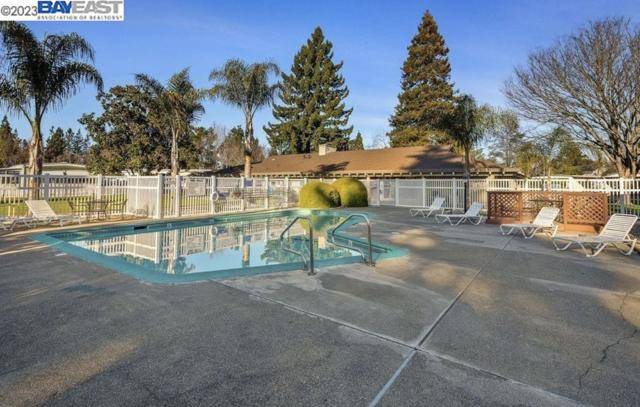 Rohnert Park, CA 94928,85 Walnut Circle