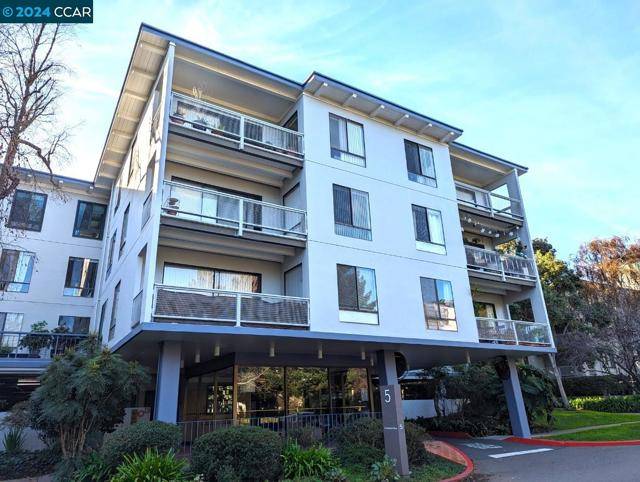 Emeryville, CA 94608,5 Commodore Dr