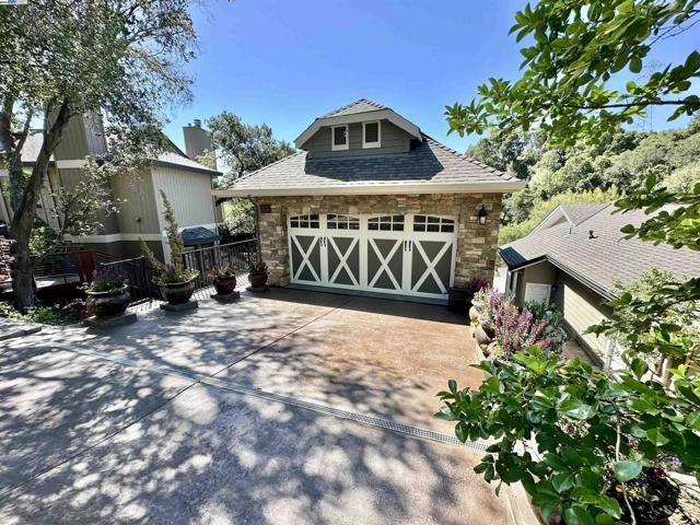 Orinda, CA 94563,33 Oak Rd