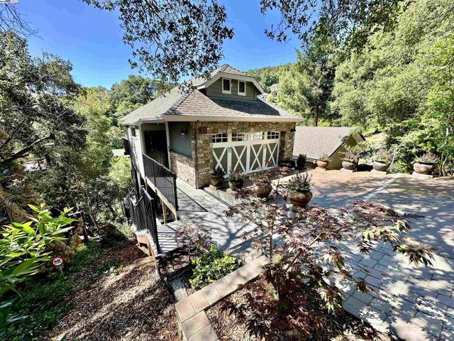 Orinda, CA 94563,33 Oak Rd