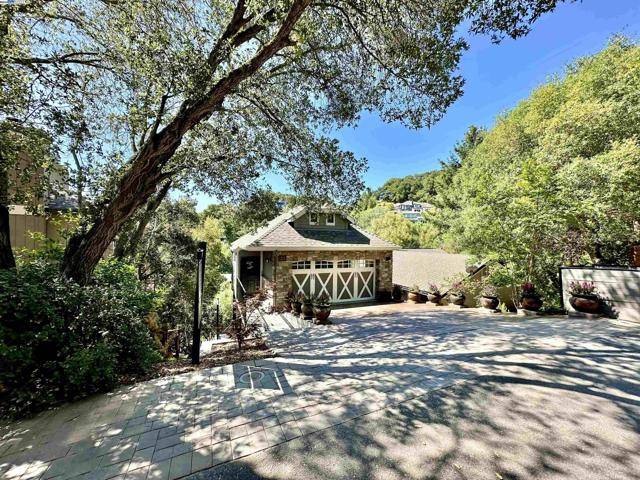 Orinda, CA 94563,33 Oak Rd