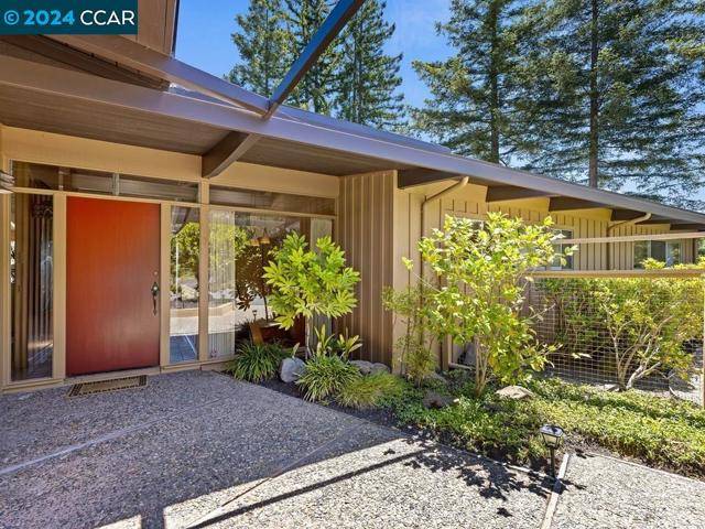 Orinda, CA 94563,3 Duncan Court