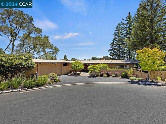 Orinda, CA 94563,3 Duncan Court