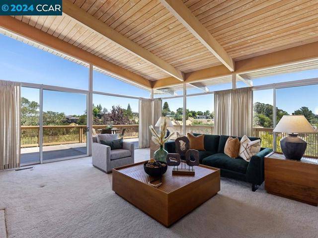 Orinda, CA 94563,3 Duncan Court