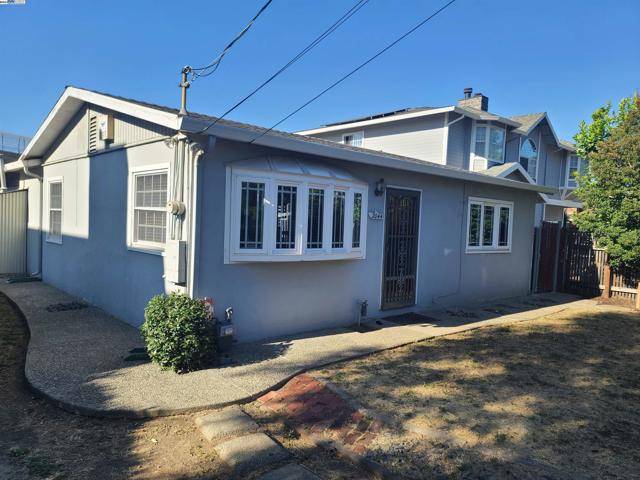 Castro Valley, CA 94546,2044 Vivian St