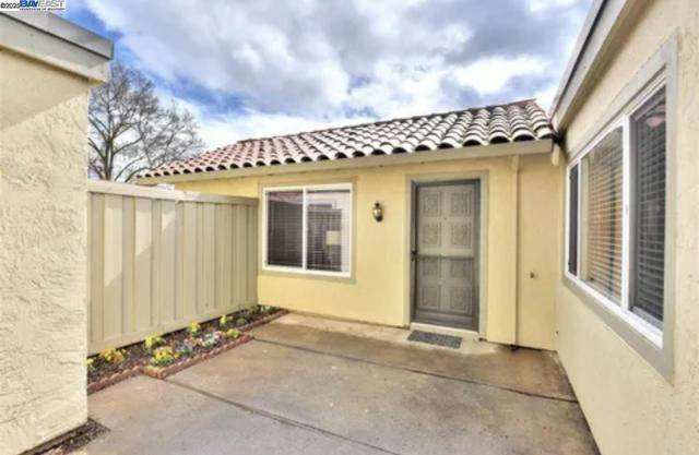 Pleasanton, CA 94566,1582 Calle Santiago