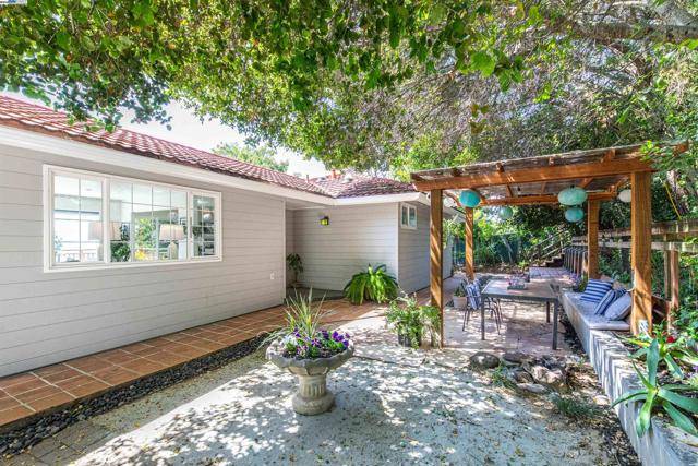 Oakland, CA 94605,7317 Sunkist Dr