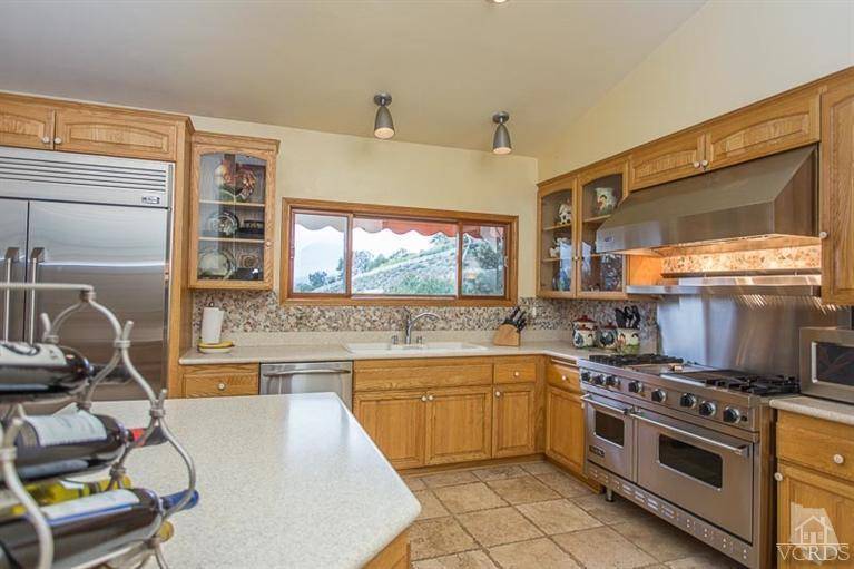 Agoura Hills, CA 91301,28329 Foothill Drive