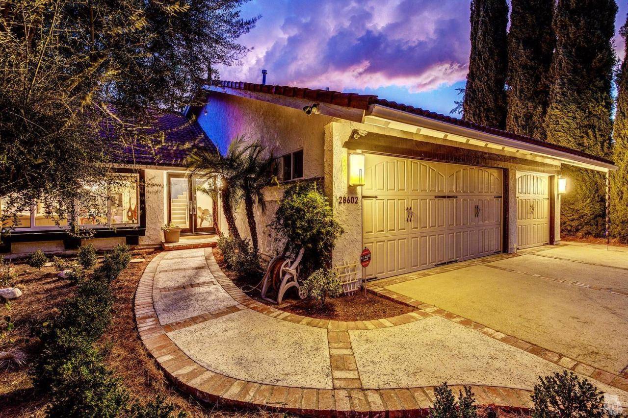 Agoura Hills, CA 91301,28602 Acacia Glen Street