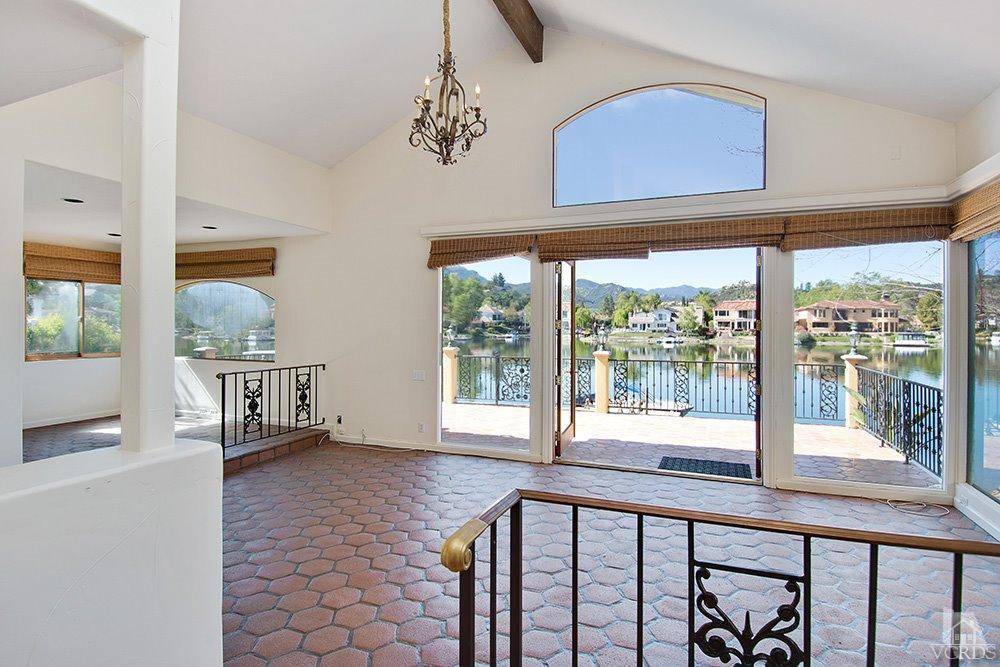 Westlake Village, CA 91361,32220 Oakshore Drive